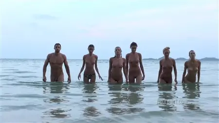 Una multitud de chicas desnudas rusas en una sesión de fotos erótica